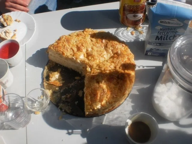 Rezept: Bienenstich mit Vanillepudding-Creme und Mandeln Bild Nr. 17 Bienenstich mit Vanillepudding-Creme und Mandeln - Rezept - Bild Nr. 17