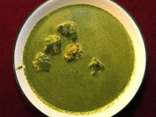 Sauerampfersuppe mit gedünsteten Lachsklößchen (Patrick Graf von Faber-Castell) - Rezept