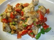 Rezept: Frischkäse-Kräuterklößchenpfanne mit Tomaten Frischkäse-Kräuterklößchenpfanne mit Tomaten - Rezept