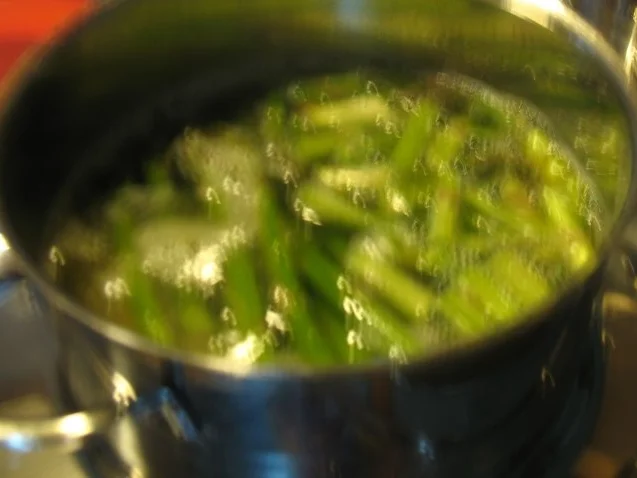 Suppe/Sahnig - Spargel-Sahne-Süppchen vom grünen Spargel - Rezept - Bild Nr. 2