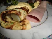 Rezept: Spargel mit 2-erlei Schinken, Krรคuterpfannkuchen und Sauce Hollandaise Spargel mit 2-erlei Schinken, Krรคuterpfannkuchen und Sauce Hollandaise - Rezept