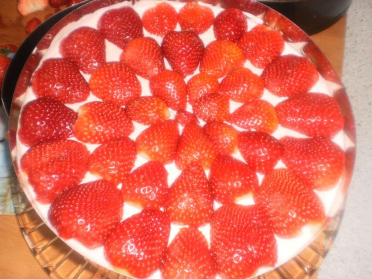 Quark-Torte mit Erdbeeren - Rezept - Bild Nr. 8