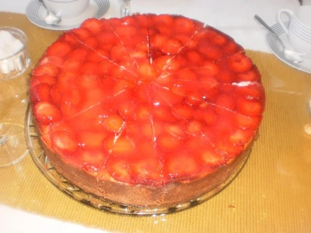 Fruchtiger Käsekuchen mit erfrischendem Rhabarber - Rezept