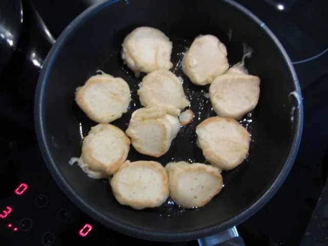 Hefekugeln mit Honigsirup - Rezept