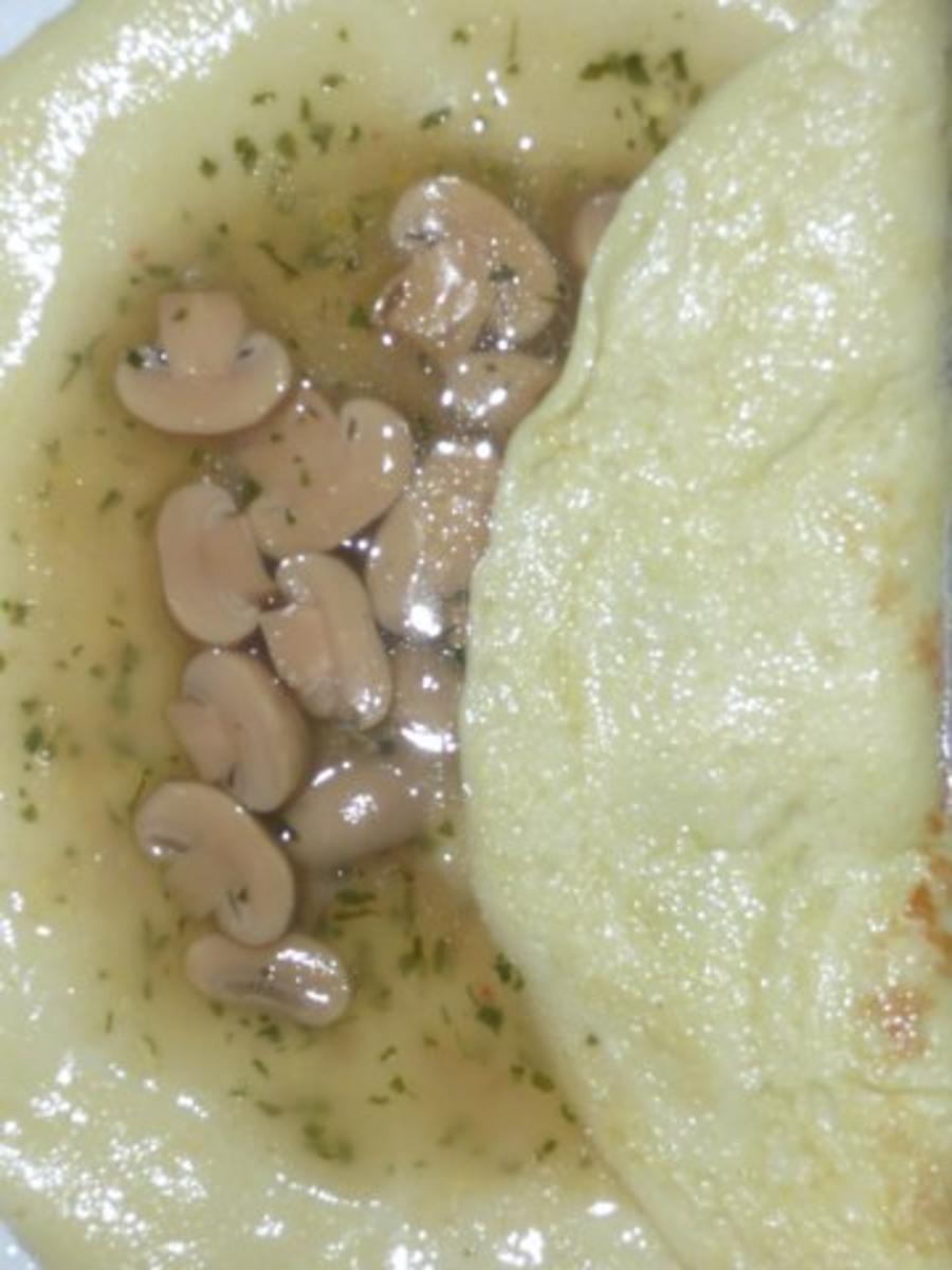 Bilder für Pfannkuchen mit Champignonsauce - Rezept