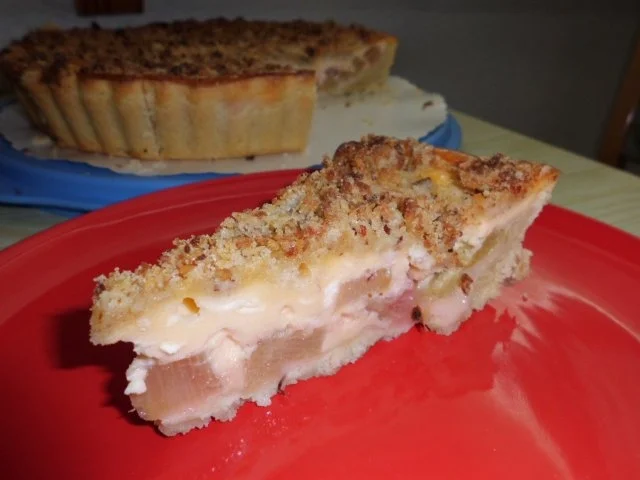 Rezept: Rhabarberkuchen mit Marzipanstreuseln Bild Nr. 3 Rhabarberkuchen mit Marzipanstreuseln - Rezept - Bild Nr. 3