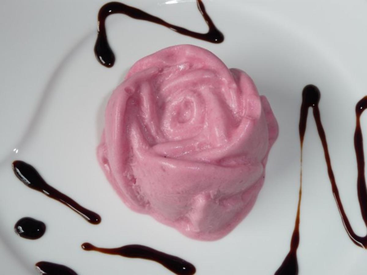 Rezept: Himbeer - Joghurt - Eisrosen Himbeer - Joghurt - Eisrosen - Rezept
