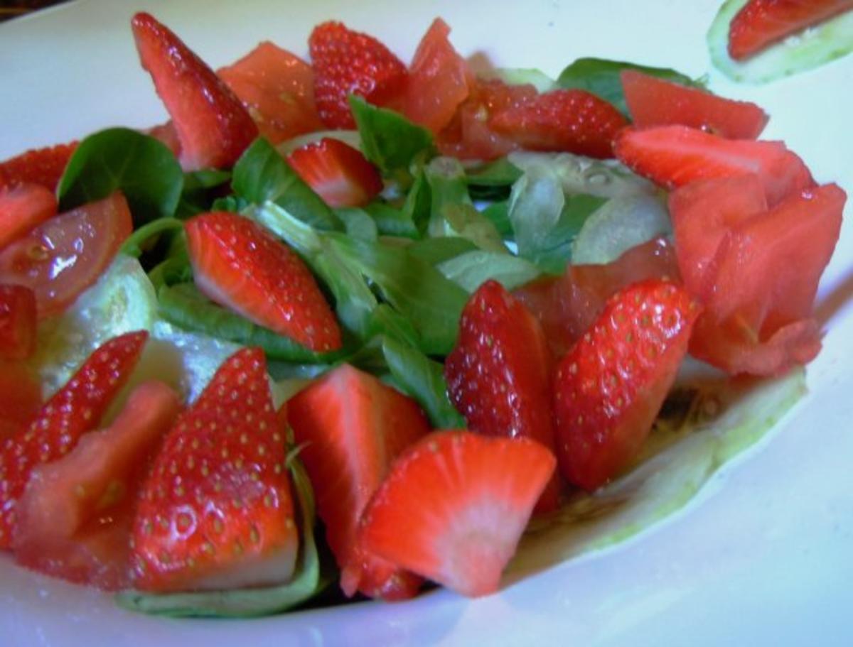 Fruchtiger Salat mit Geflügelleber und knusprigem Knoblauch-Baguette - Rezept - Bild Nr. 8