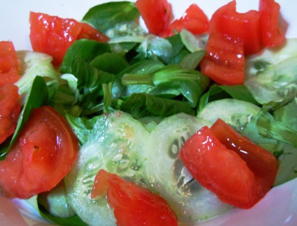 Fruchtiger Salat mit Geflügelleber und knusprigem Knoblauch-Baguette - Rezept - Bild Nr. 7
