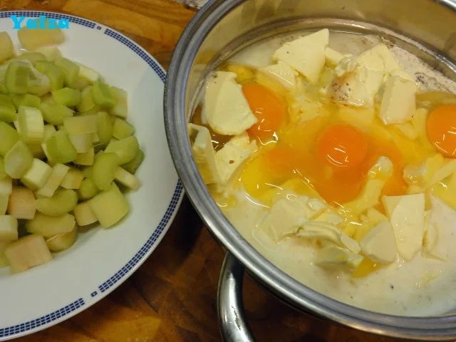 Rezept: Saftiger Rhabarberkuchen Bild Nr. 3 Saftiger Rhabarberkuchen - Rezept - Bild Nr. 3