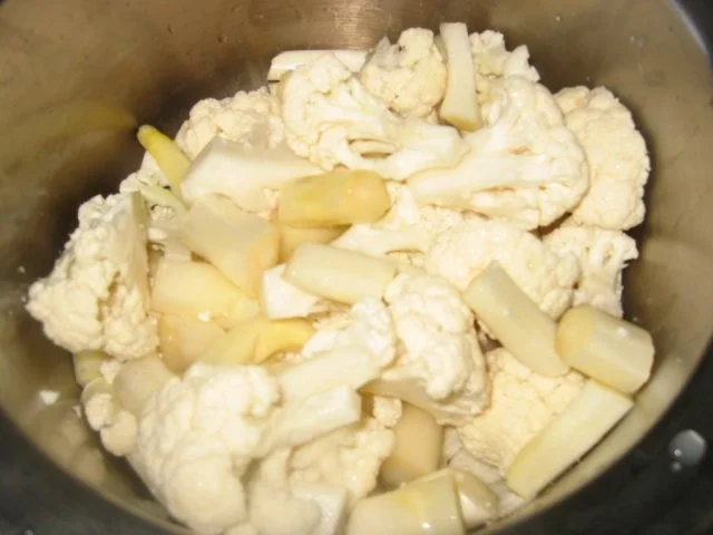 Rezept: Spargel-Blumenkohlsuppe Bild Nr. 2 Spargel-Blumenkohlsuppe - Rezept - Bild Nr. 2