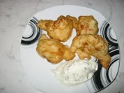 Frittierter Blumenkohl in Bierteig mit Kräuterquark - Rezept