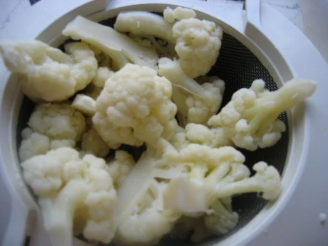 Frittierter Blumenkohl in Bierteig mit Kräuterquark - Rezept - Bild Nr. 2