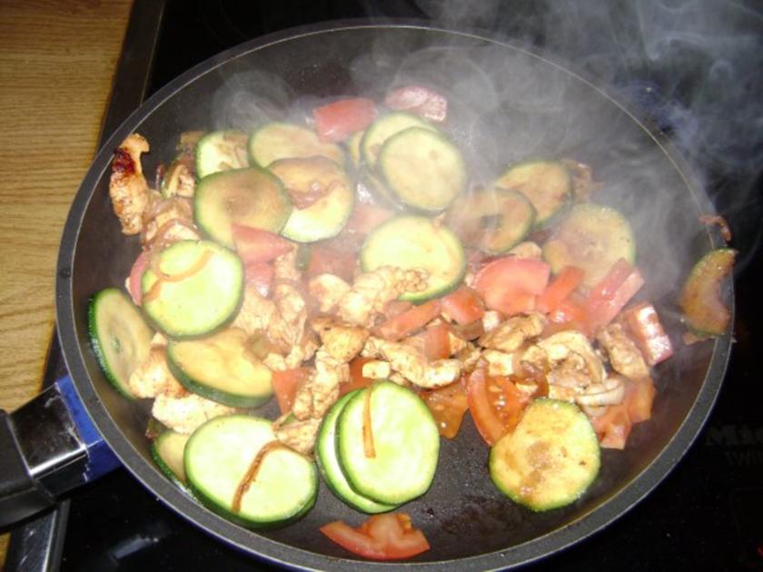 Schnelle Hähnchen - Zucchini Pfanne - Rezept - kochbar.de