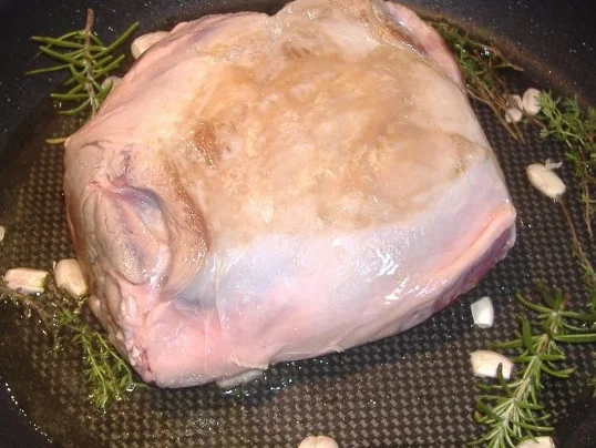 Rezept: Lammkeule mit Roquefortkruste Bild Nr. 3 Lammkeule mit Roquefortkruste - Rezept - Bild Nr. 3