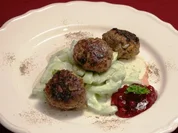 Rehfrikadellchen mit Gurken-Meerrettich-Salat - Rezept