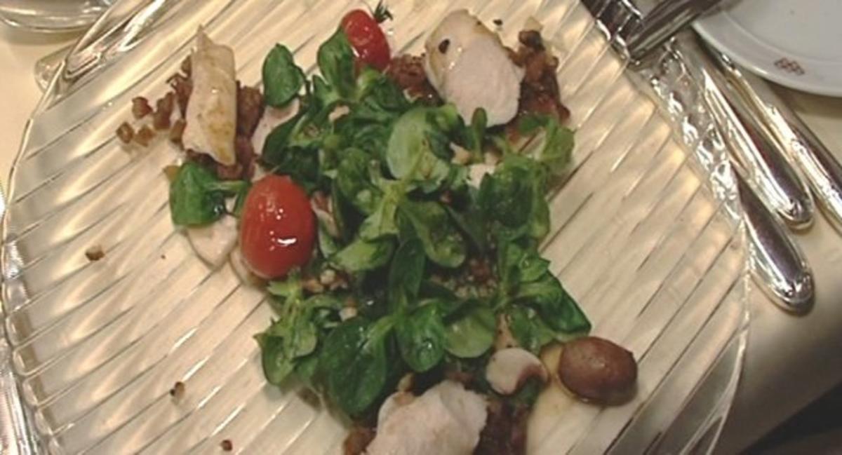 Bilder für Kaninchenmedaillons auf Walnuss-Champignon-Feldsalat - Rezept