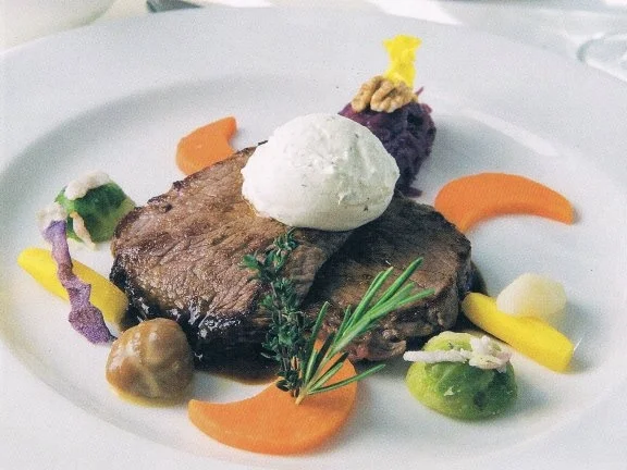 Rezept: Rhyfalls Kobe-Rind mit Käsekugel Rhyfalls Kobe-Rind mit Käsekugel - Rezept