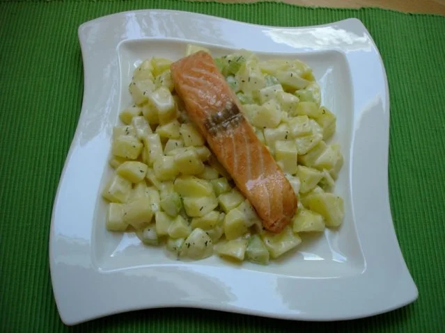 Rezept: Lachsfilet auf Sahne-Dill-Kartoffeln Lachsfilet auf Sahne-Dill-Kartoffeln - Rezept