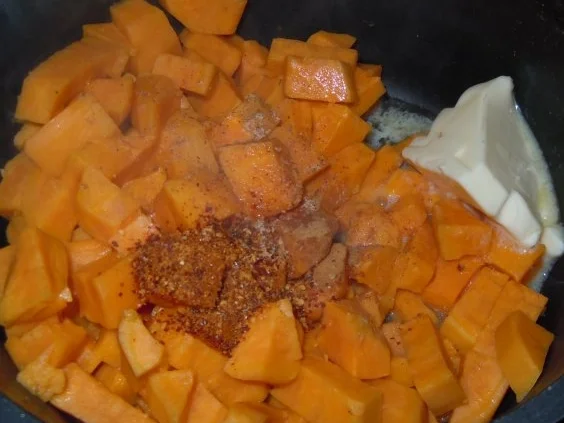 Lammbouletten mit Walnuss-Pfeffer-Sauce und Süßkartoffel-Püree - Rezept - Bild Nr. 8