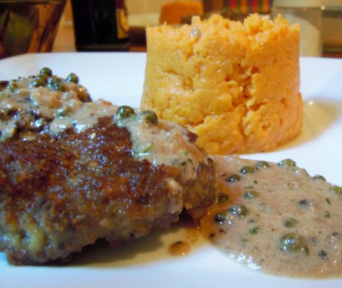 Lammbouletten mit Walnuss-Pfeffer-Sauce und Süßkartoffel-Püree - Rezept ...
