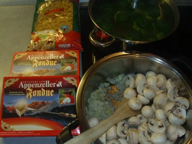 Rezept: Aufläufe: Nudelauflauf mit Champignons und Broccoli Bild Nr. 2 Aufläufe: Nudelauflauf mit Champignons und Broccoli - Rezept - Bild Nr. 2