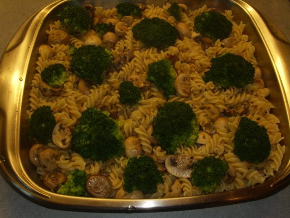 Aufläufe: Nudelauflauf mit Champignons und Broccoli - Rezept - Bild Nr. 4