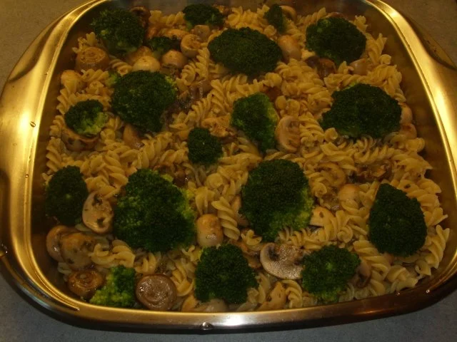 Rezept: Aufläufe: Nudelauflauf mit Champignons und Broccoli Bild Nr. 4 Aufläufe: Nudelauflauf mit Champignons und Broccoli - Rezept - Bild Nr. 4