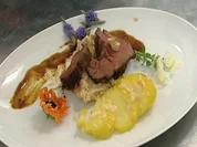 Filet vom Almochsen an Dijonsenfsoße, dazu Parmesankartoffeln - Rezept