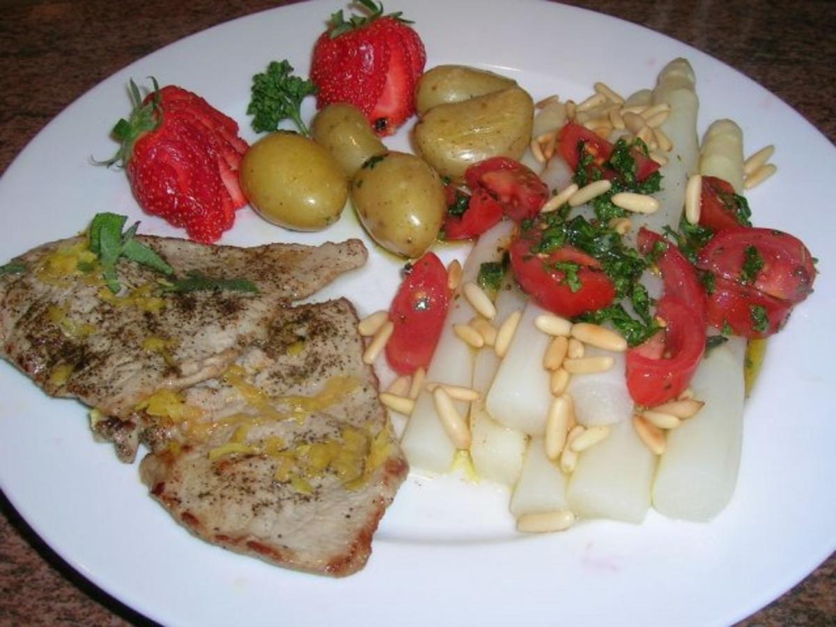 Spargel mit Zitronen-Kalbsschnitzel und Tomaten-Vinaigrette - Rezept - Bild Nr. 2
