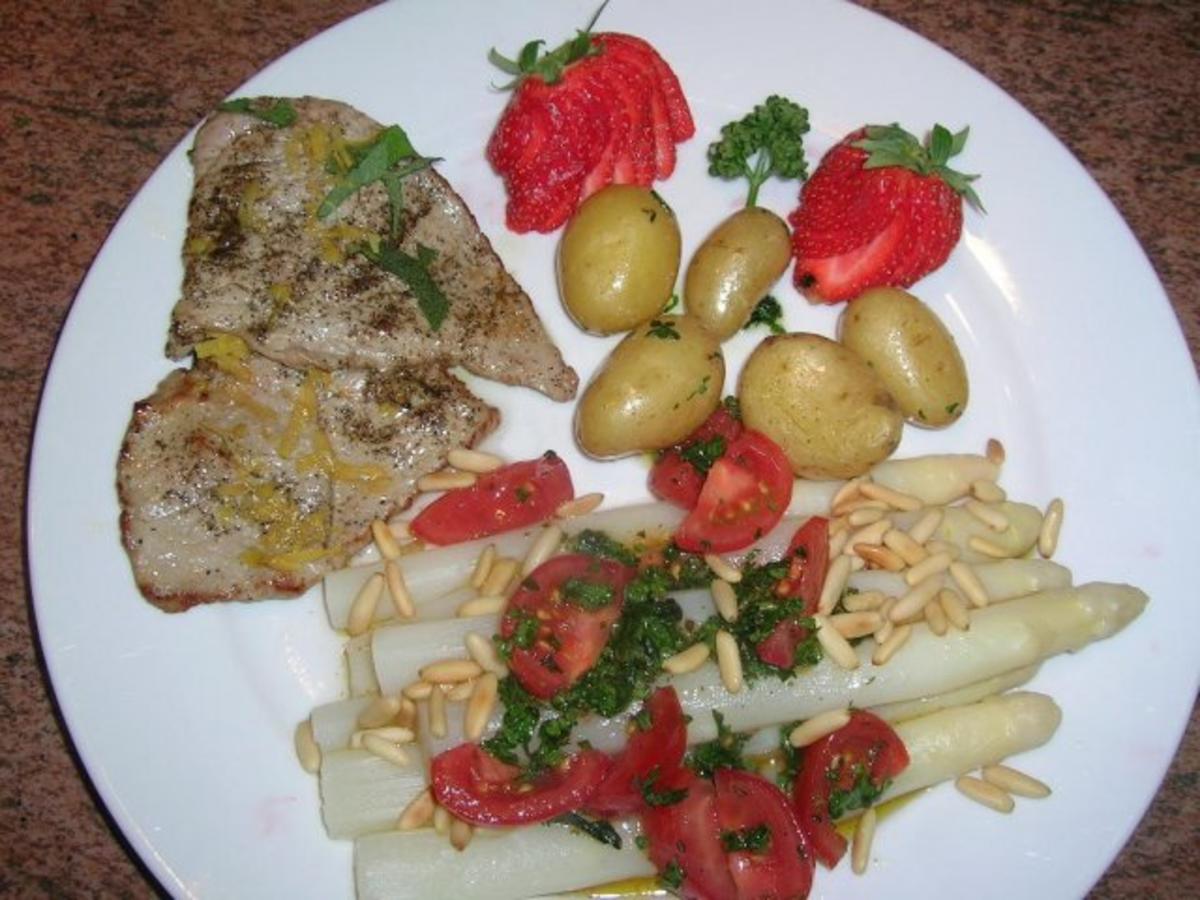 Bilder für Spargel mit Zitronen-Kalbsschnitzel und Tomaten-Vinaigrette - Rezept