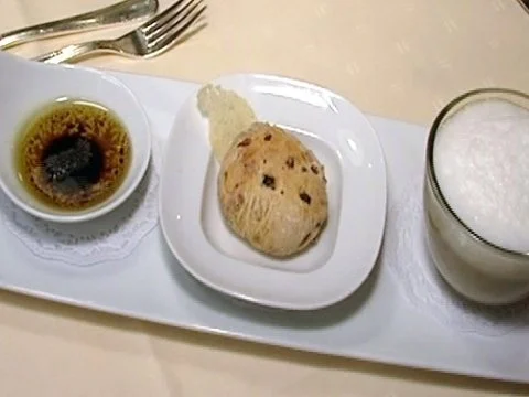 Latte Macchiato vom Steinpilz dazu ein Tomatenbrot - Rezept