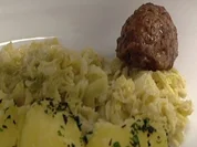 Gänsefrikadellen an getrüffeltem Wirsing-Rahmgemüse - Rezept