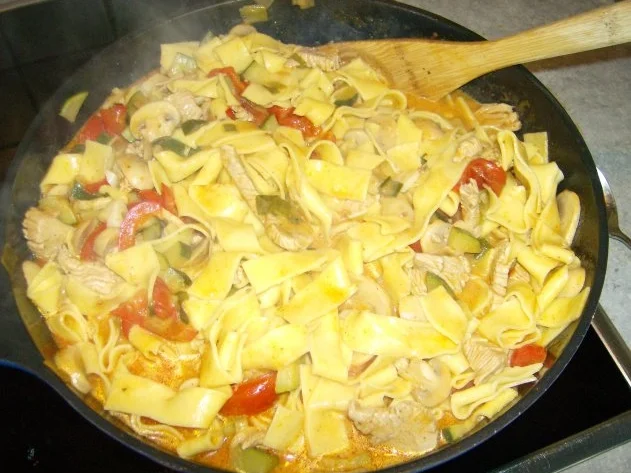 Nudelpfännchen mit allem was ich finden konnte - Rezept