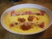 Spargel, warm eingehüllt im Schinkenmantel unter einer Hollandaise-Käse-Decke - Rezept
