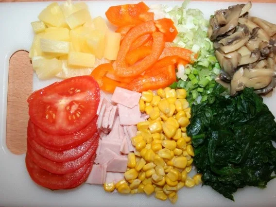 Rezept: bunte Pizza m. Quark-Öl-Teig Bild Nr. 3 bunte Pizza m. Quark-Öl-Teig - Rezept - Bild Nr. 3