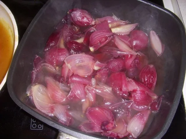 Rezept: GESCHMORTE ROTE HONIG-ZWIEBELN Bild Nr. 5 GESCHMORTE ROTE HONIG-ZWIEBELN - Rezept - Bild Nr. 5