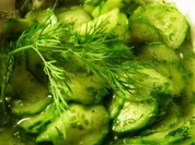 Gurkensalat süß-sauer mit Dill - Rezept