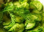 Gurkensalat süß-sauer mit Dill - Rezept