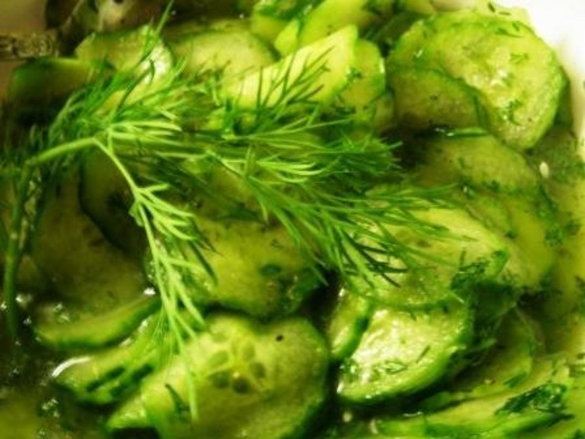 Bilder für Gurkensalat süß-sauer mit Dill - Rezept