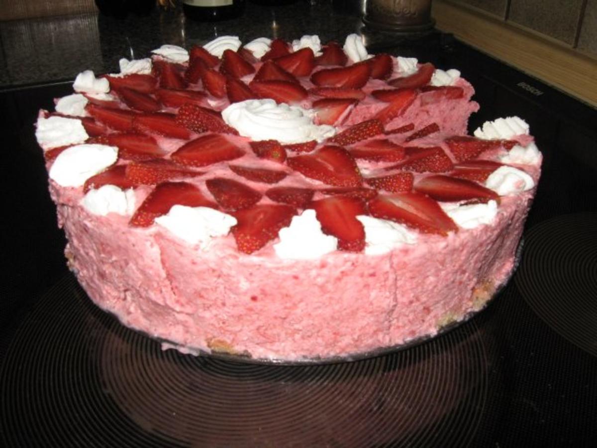 Erdbeer-Sahnebaiser-Torte - Rezept