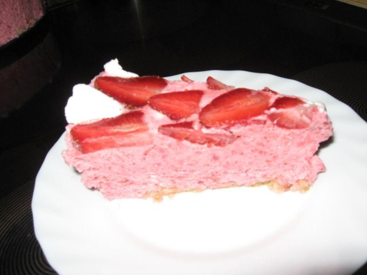 Erdbeer-Sahnebaiser-Torte - Rezept - Bild Nr. 2