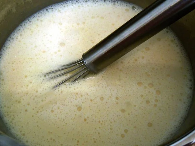 Schoko-Ravioli mit Erdbeerfüllung und Tonkabohnen-Sauce - Rezept - Bild Nr. 4