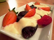 Schoko-Ravioli mit Erdbeerfüllung und Tonkabohnen-Sauce - Rezept