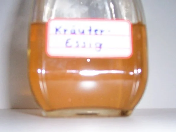 Rezept: Gewürz: Kräuter-Essig Bild Nr. 4 Gewürz: Kräuter-Essig - Rezept - Bild Nr. 4