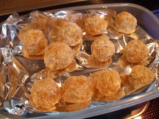 Rezept: Aprikosenkugeln; fruchtige Pralinen oder Energiekugeln Aprikosenkugeln; fruchtige Pralinen oder Energiekugeln - Rezept