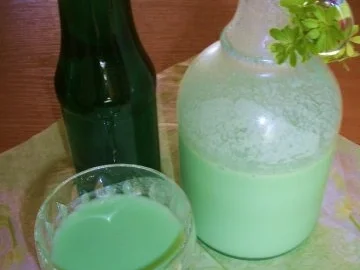 Waldmeisterlikör-Joghurt-Sahne - Rezept