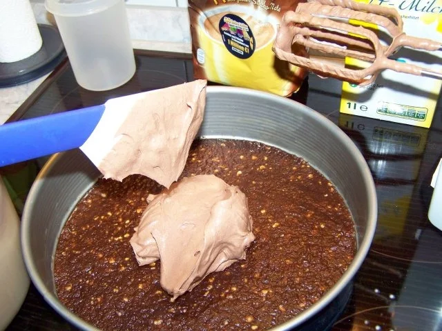 Rezept: Mousse-au-Cappuccino-Torte nach Dr. Oetker Bild Nr. 7 Mousse-au-Cappuccino-Torte nach Dr. Oetker - Rezept - Bild Nr. 7