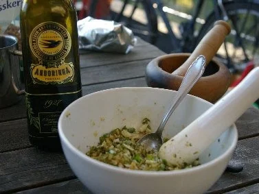 Walnusspesto mit Basilikum, Salbei und Rosmarin - Rezept - Bild Nr. 3