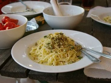 Walnusspesto mit Basilikum, Salbei und Rosmarin - Rezept - Bild Nr. 4